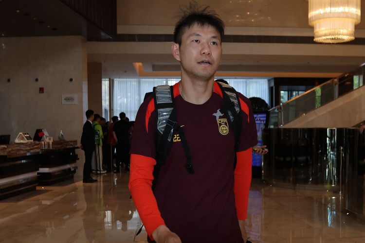 媒体人:如果李源一没伤没病进不了名单,在逻辑上讲不出合理性