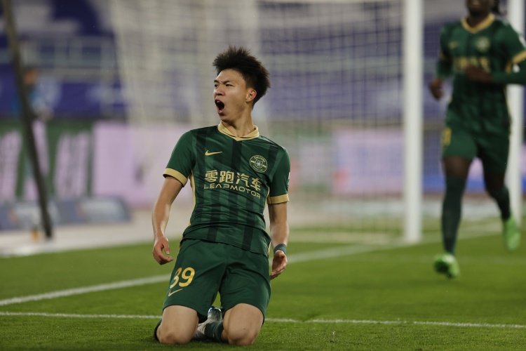 津媒:王钰栋等多名小将崭露头角,必然能推动更多年轻球员登场